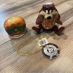 NWT Taz Burger Salt & Pepper Magnetic Shaker Loney Tunes 4” Tall Collector